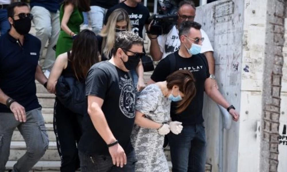 Στον ανακριτή μάνα και κόρη για τη δολοφονία του 49χρονου στον Εύοσμο